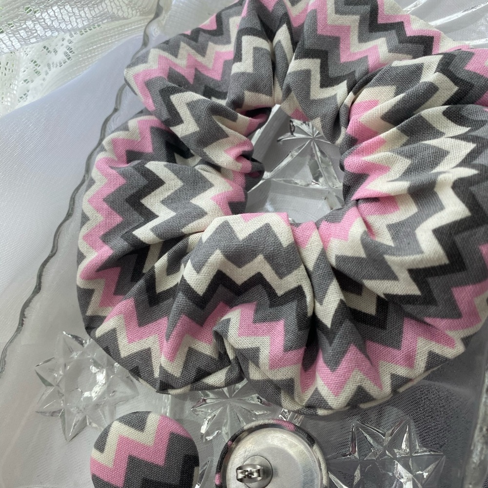 Scrunchie and earrings set